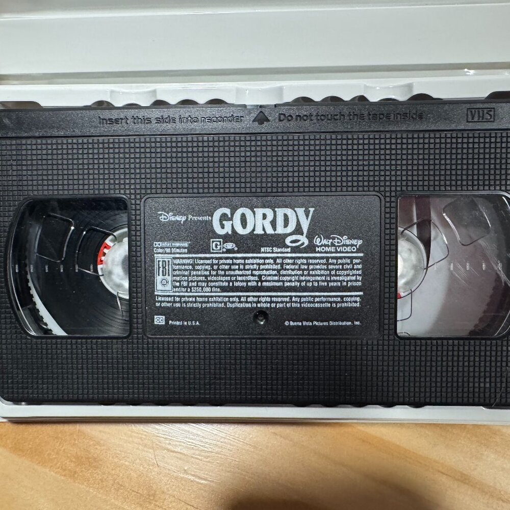 Gordy (2001) VHS (Clamshell, *Tested*) - Picture 2 of 5